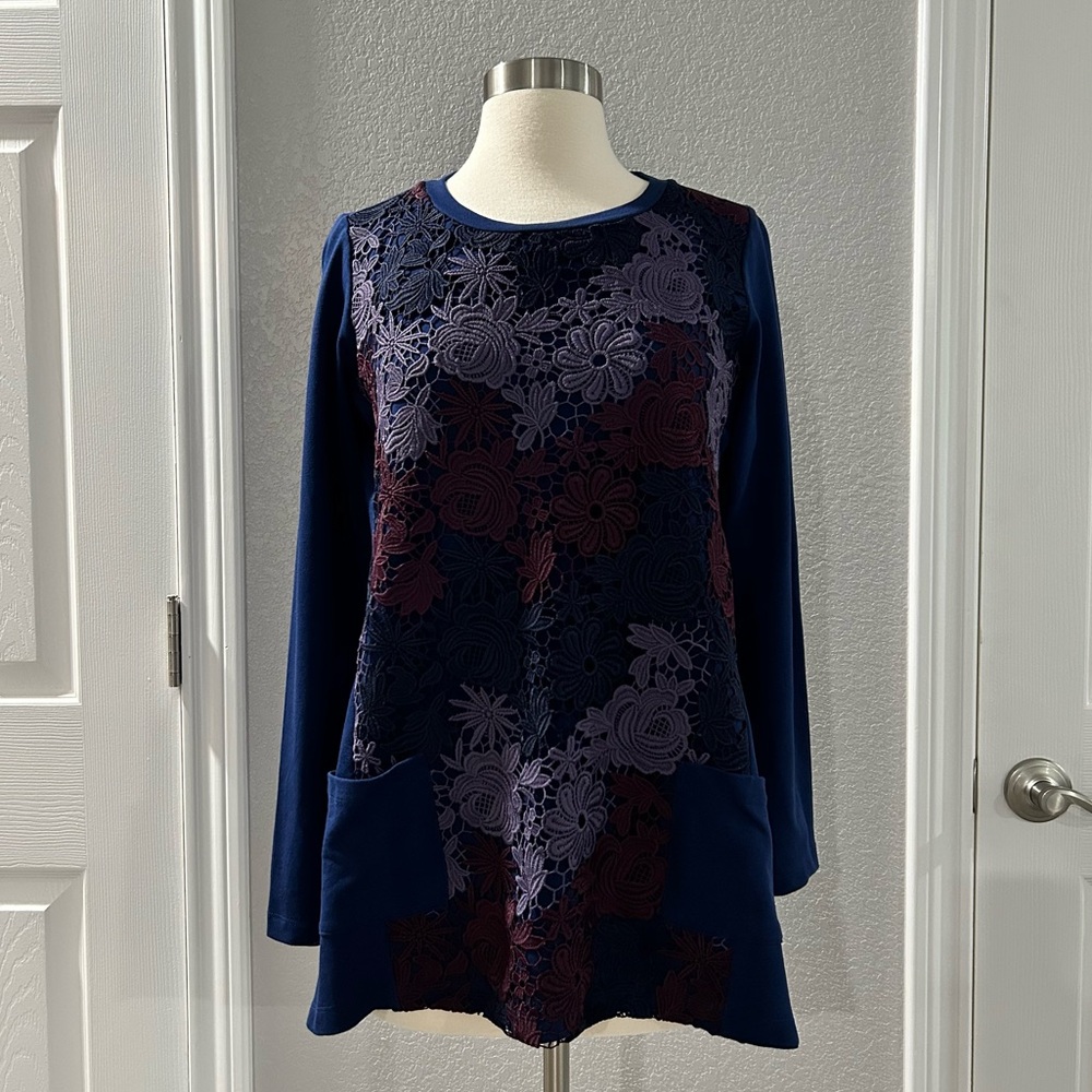 ❗️3/$20❗️LOGO Lounge by Lori Goldstein Crochet Overlay Long Sleeve Top